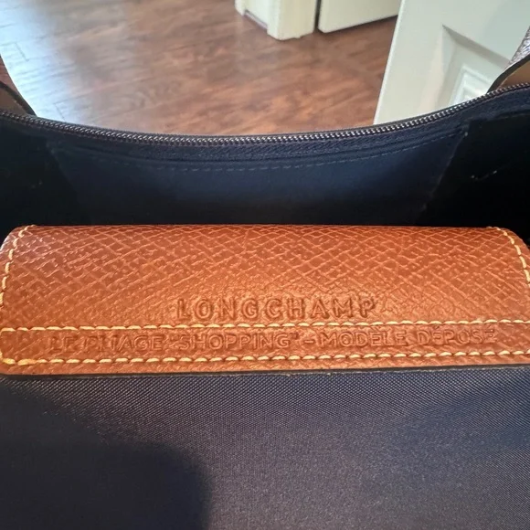 Medium Le Pliage Nylon Shoulder Tote in Navy Blue - Picture 6 of 16